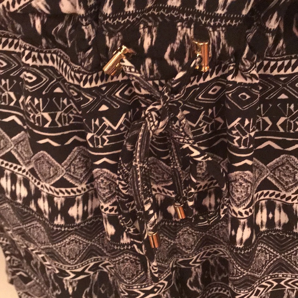 Cache shorts halter romper - Picture 3 of 9